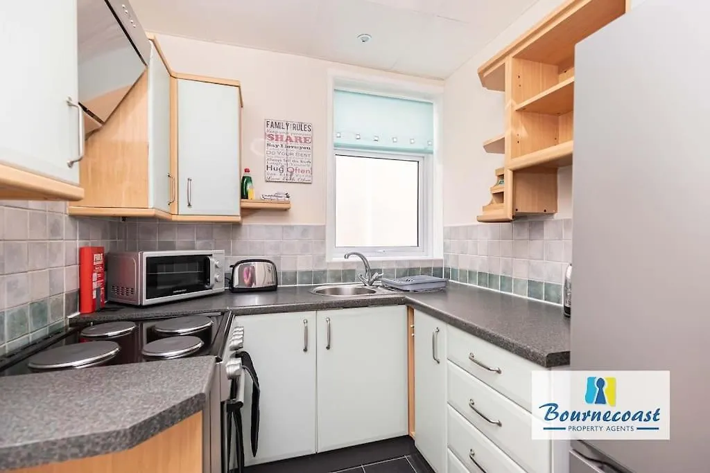 Bournecoast - Ground Floor Apartment Close To Sandy Beaches With Patio - Fm660 Bournemouth