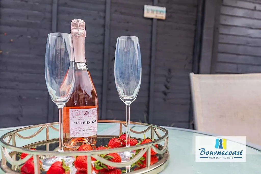 Bournecoast - Ground Floor Apartment Close To Sandy Beaches With Patio - Fm660 Bournemouth United Kingdom